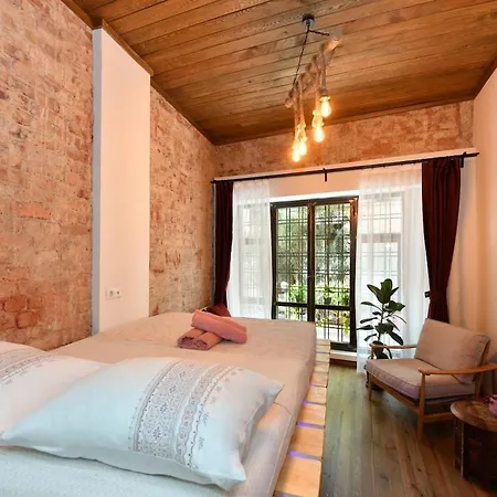 Wooden Style Ac Galata * Стамбул